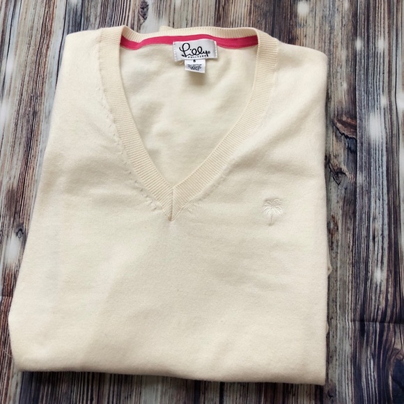 Lilly Pulitzer Sweaters - Lilly Pulitzer Ivory Vneck Sweater